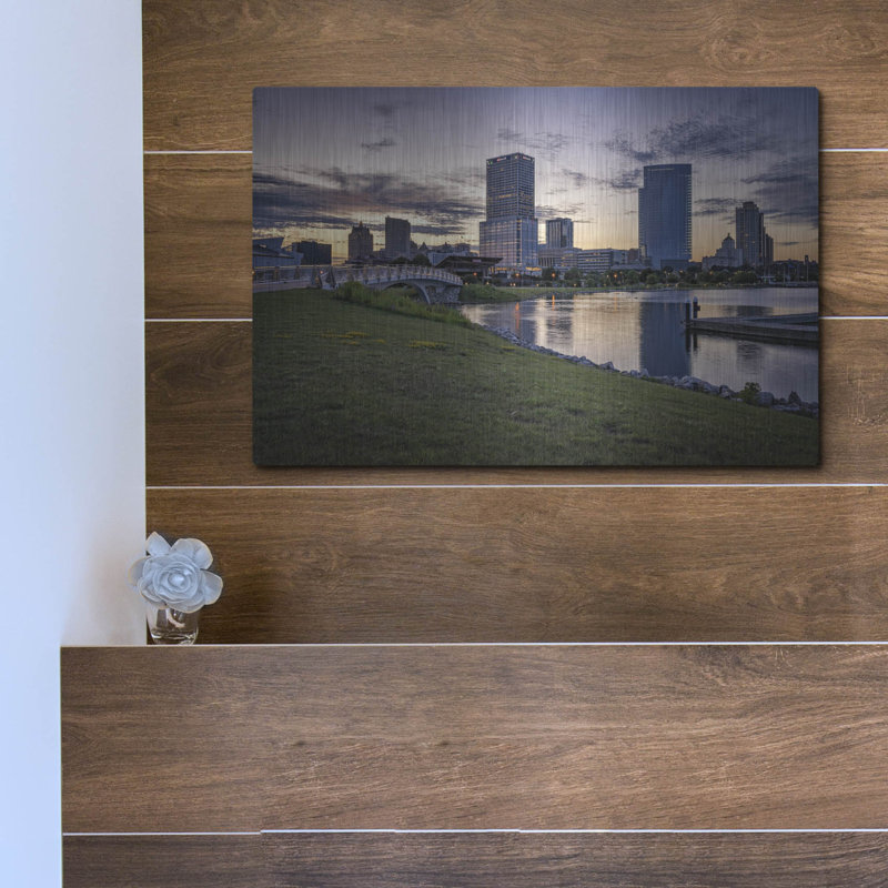 «Milwaukee At Dusk» par Rick Berk, art mural en métal, H 12 po x l 16 po