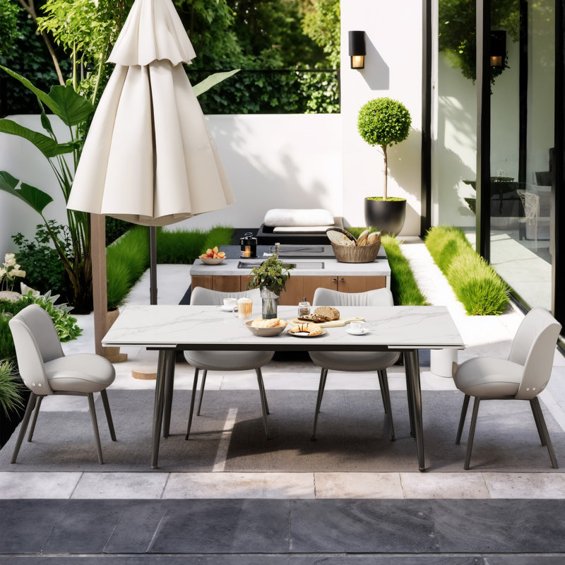Table de salle à manger d'extérieur Coffield, 6