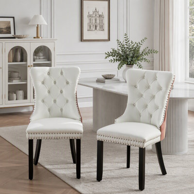 Ensemble de 2 chaises de salle à manger haut de gamme Nikki Collection, capitonnées, en bois massif, revêtues de PU et de velours, pieds en bois et garniture cloutée.