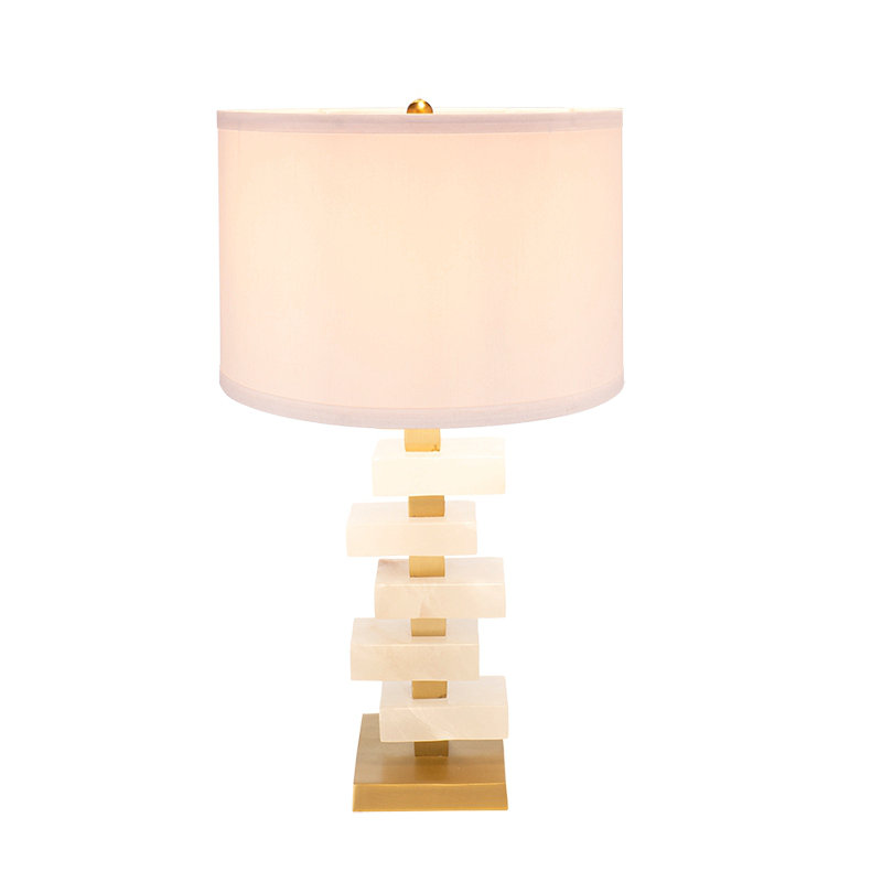 Lampe de table en albâtre blanche et dorée 15 x 26,7 po (assemblage de l'abat-jour requis)