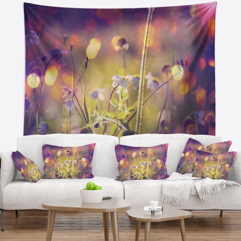 Fleurs florales dans un tapisserie pré, H 68 po x l 80 po