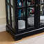 Vitrine antique avec portes en verre, tablettes réglables et éclairage intégré