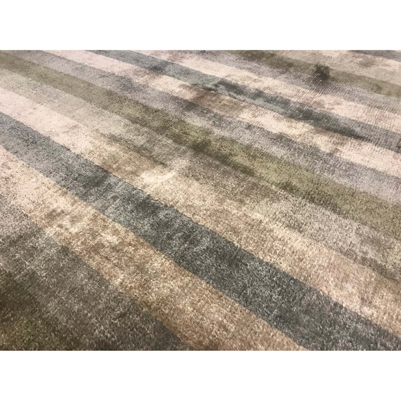 Hand-Knotted High-Quality Gray Area Rug