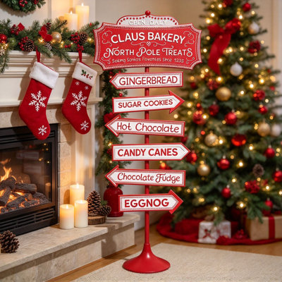 Grandes décorations de Noël au pôle Nord, père Noël, debout, décorations de signe de Noël pour les vacances d'hiver