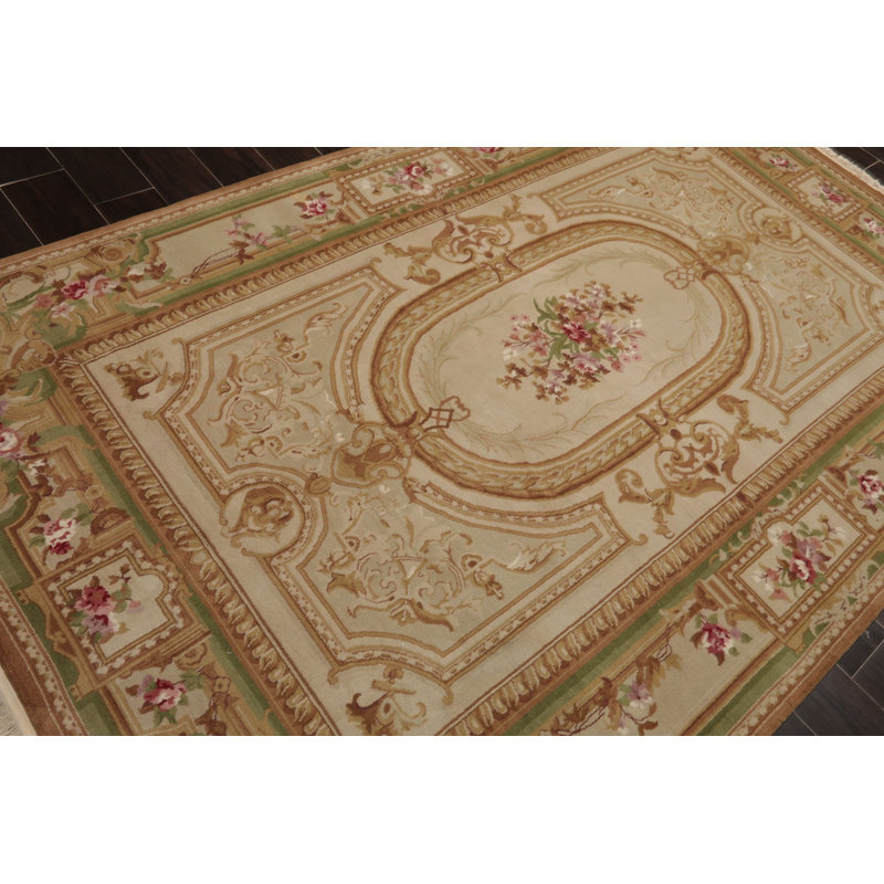 Tapis traditionnel en laine beige tissé à la main 5 pi 6 po x 8 pi 6 po Aubusson