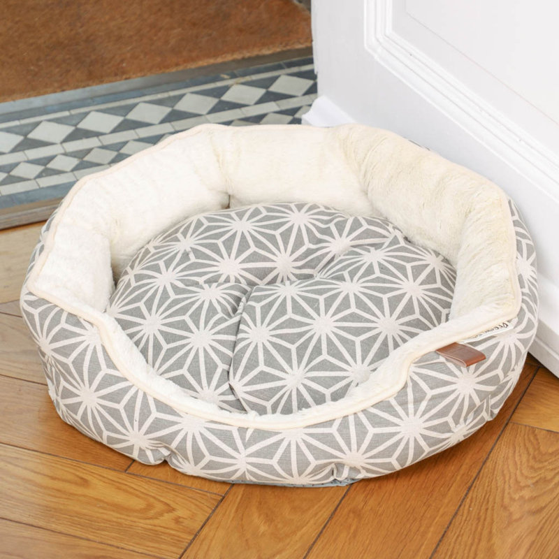 Haney Geometric Polyester Pet Bed