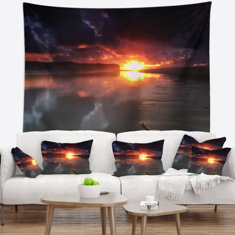 Tapisserie de soleil en mer noir, H 50 po x l 60 po
