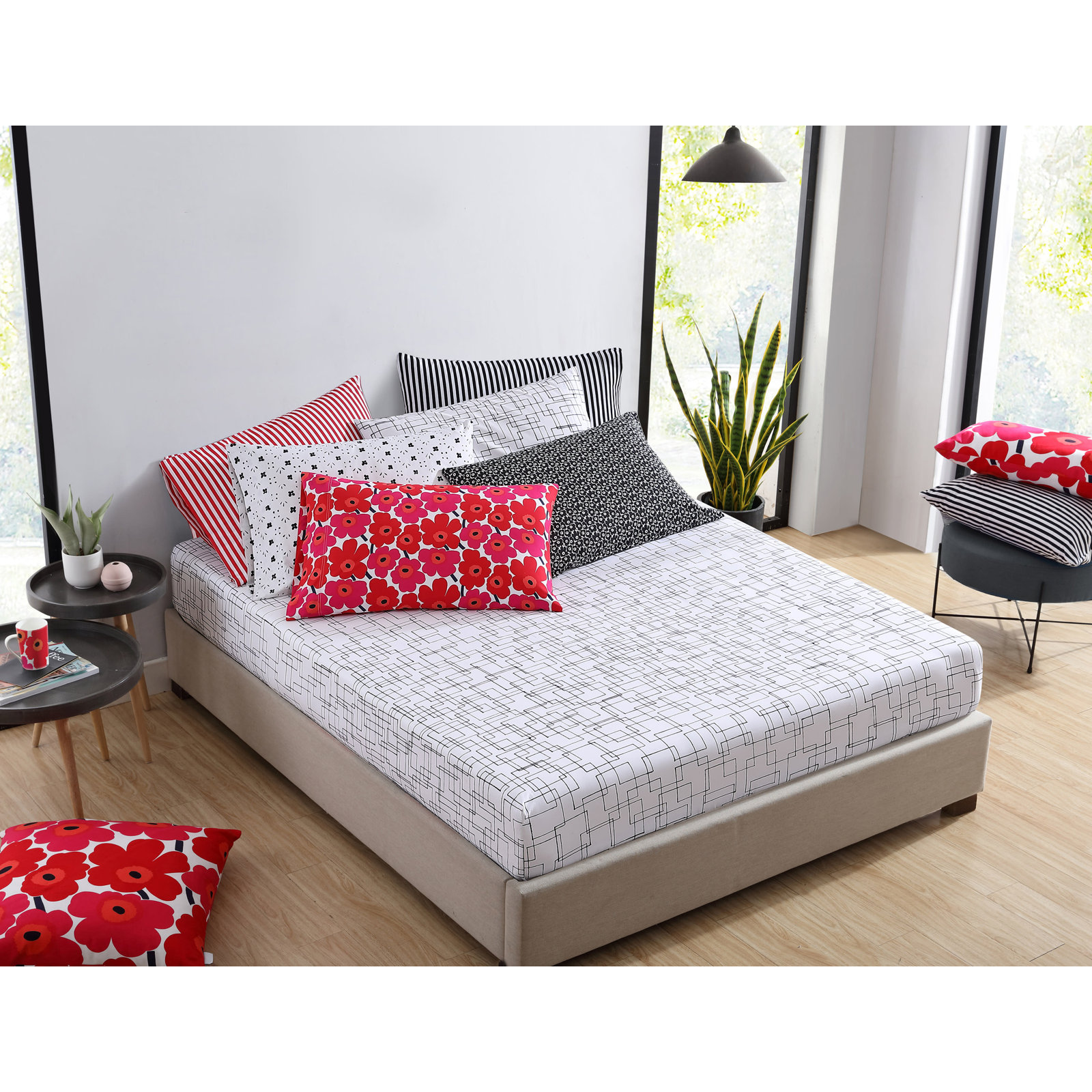 Mini Unikko 200 Thread Count 100% Cotton Sheet Set , King Sheet Set with 2 King Pillowcases, Mini Unikko Red