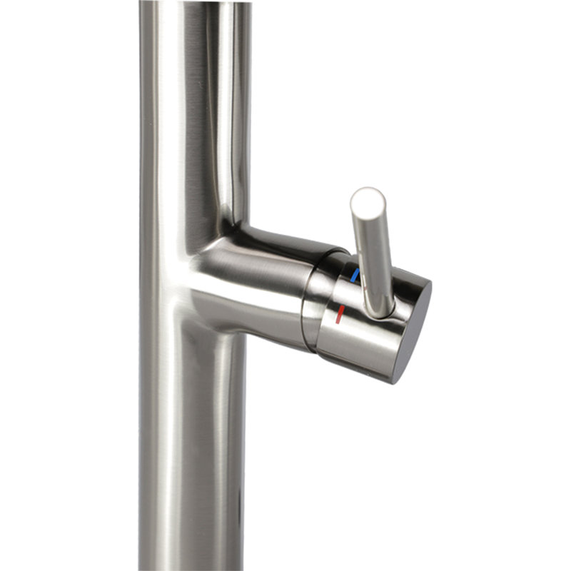 Robinet de cuisine à poignée simple series Sleek, Nickel brossé