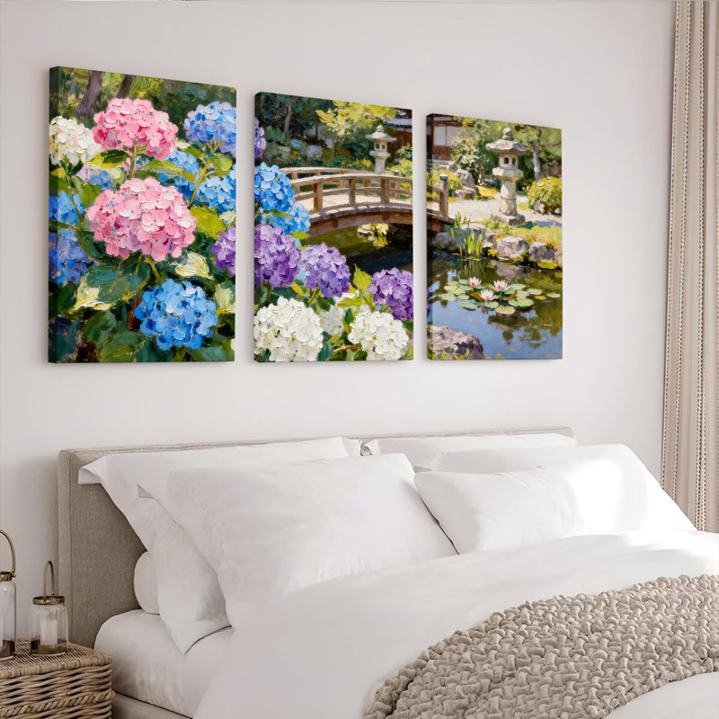 Ensemble de 3 tableaux sur toile tendue représentant un pont japonais et un jardin d'hortensias, H 30 po x l 60 po