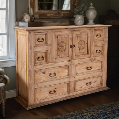 Commode avec étoile sculptée