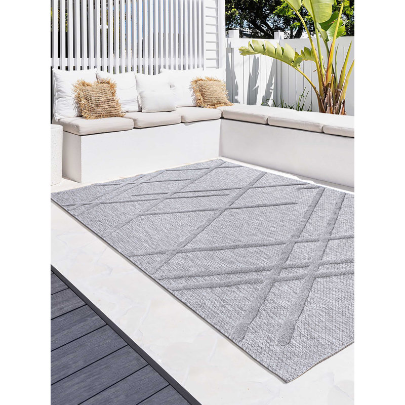 Reinardus Geometric Machine Made Indoor / Outdoor Area Rug, Rectangle 2'7" x 4'11"