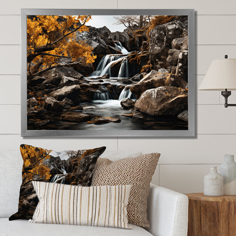 «Waterfall Ephemeral Cascade III», reproduction sur toile, Cadre simple argenté, H 34 po x l 44 po x P 1,5 po