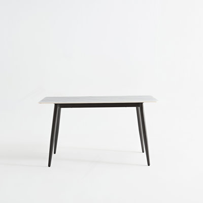 Grande table rectangulaire avec base en métal solide et table de salle à manger moderne en pierre