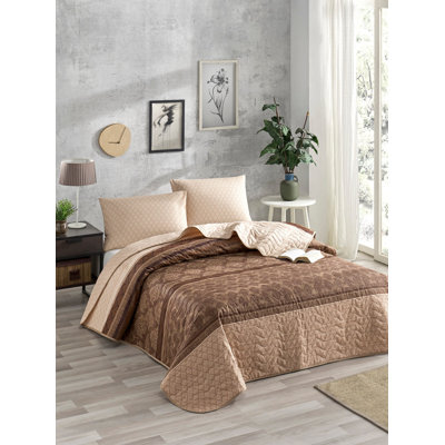 Mercer41 Mcdade Bedspread with Pillowcases