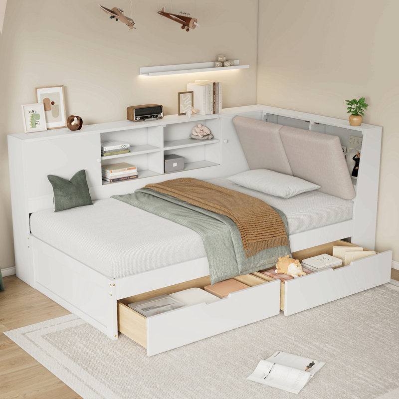 Lit de coin en L en bois avec tiroirs sous le lit avec bibliothèque de rangement et tête de lit tapissier et ports de chargement USB pour un espace limité