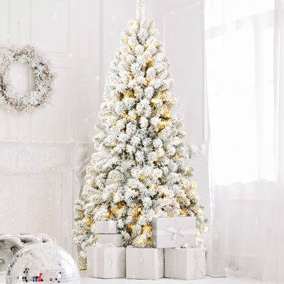 Arbre de Noël classique avec lumière