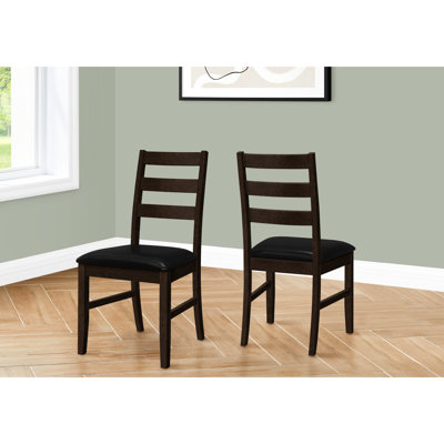 2 chaises de salle à manger, hauteur 37 po, revêtement en similicuir noir, structure en bois massif brun, style transitionnel pour la cuisine et la pièce de 2, hauteur 37,5 po, revêtement en similicuir, fabrication et utilisation