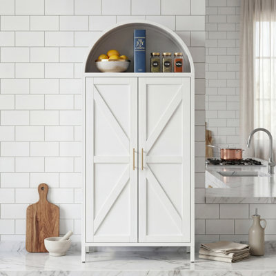 Blanc, armoire de rangement arquée en métal de style campagnard, portes doubles, 4 tablettes réglables, dimensions 13,9 po x 27,7 po x 66,89 po, nécessite un assemblage autonome, convient à plusieurs cas de figure.