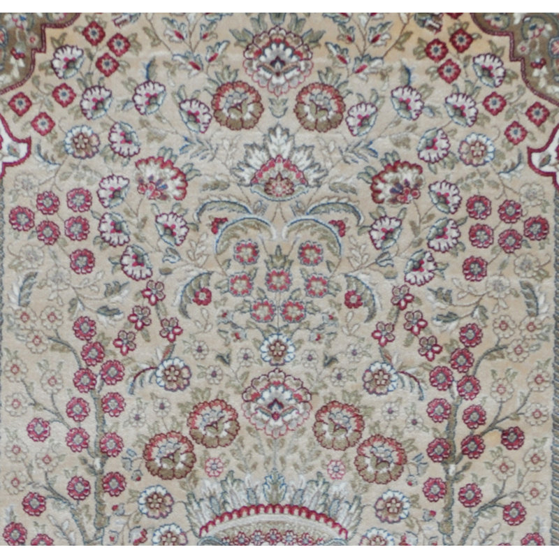 Tapis en soie beige 2 pi 6 po x 4 pi noué la à la main one-of-kind
