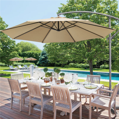Parasol de patio décalé 10 pi avec manivelle et base transversale