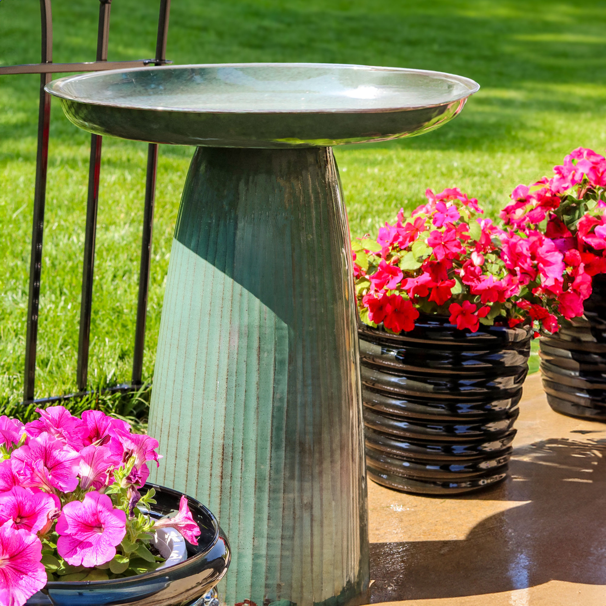 Brytnee Gleeful Garden Freestanding Metal Outdoor Bird Bath, UV-Resistant, Green