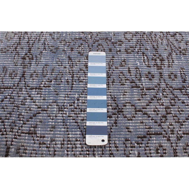 Tapis bleu denim clair à transition de couleur 4 pi 10 po x 8 pi 2 po