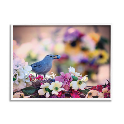 Oiseau avec fleurs printanières par Karen Burke