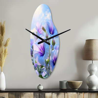 Horloge murale incurvée en métal Geib