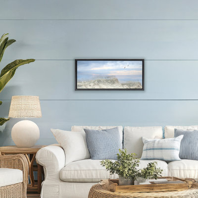 Cadre flottant Sea Gulls on Sand Dunes, design par Lori Deiter