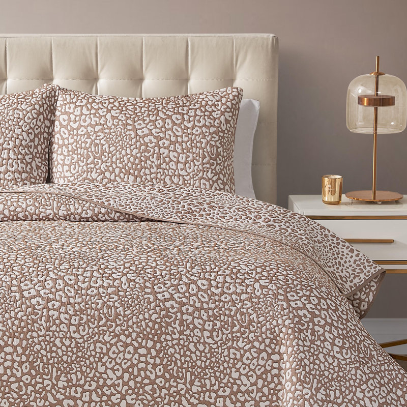 DESIGN STUDIO Leopard Cocoa 3-Piece All-Season Soft Matelasse Jacquard Reversible Cotton Blend Quilt Set