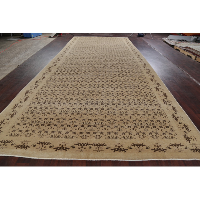 Tapis de couloir unique en laine noué à la main beige / brun 7 pi 11 po x 19 pi 1 po Niyema des années 1960