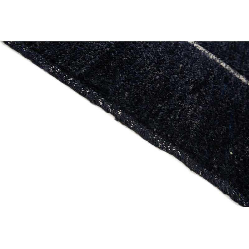 Tapis noir Kalmanovitz