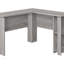 Bureau d'ordinateur d'angle en L avec tablettes de rangement, design moderne pour le bureau à domicile et les étudiants, peu encombrant et fonctionnel-121068840