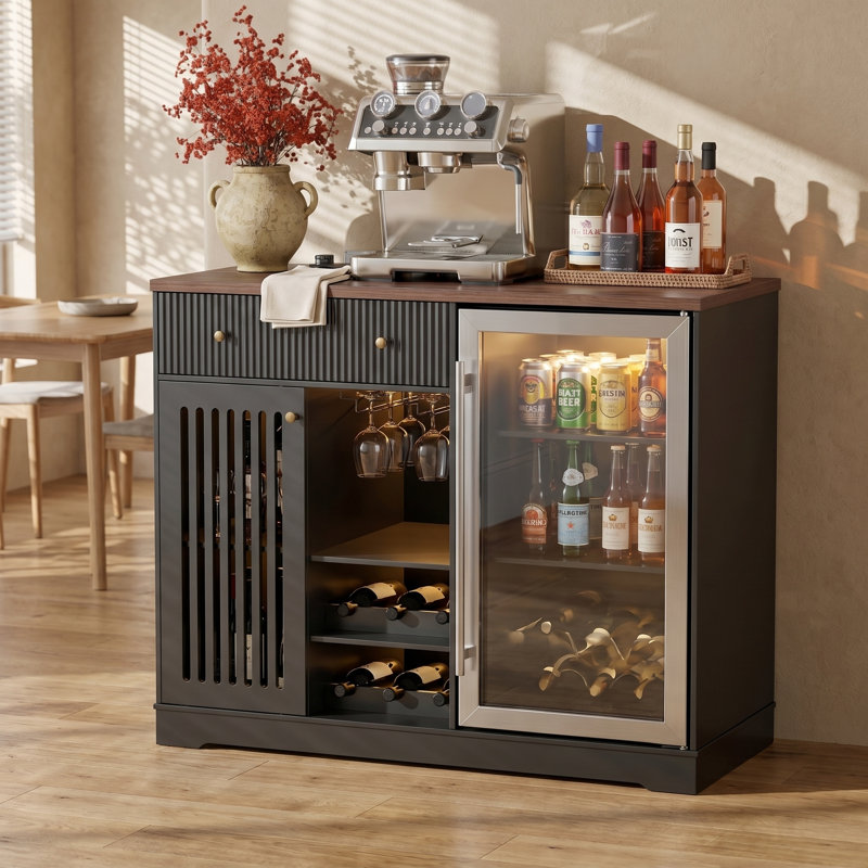 Armoire bar 47 po cannelée avec portes coulissantes à lattes, support à vin, porte-verre et lumières RVB avec contrôle d'application