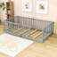 Lit simple en bois avec garde-corps-129458162