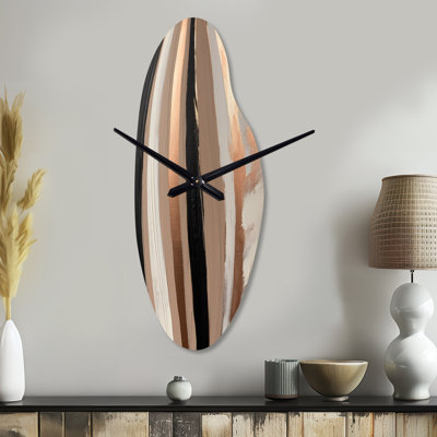 Horloge murale abstraite brune et noire au-delà des limites IV - Abstrait asymétrique