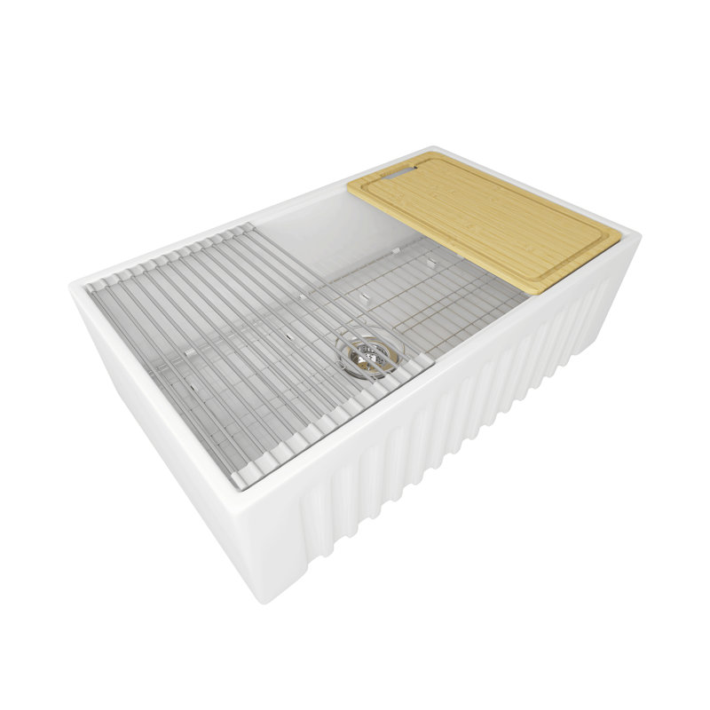 Évier de cuisine de style ferme en argile réfractaire 33 po x 20 po Rochelle avec ensemble de crépine et grille inférieure Rochelle, blanc