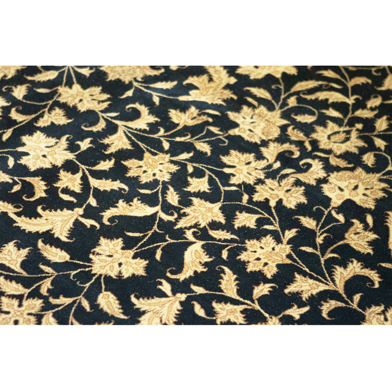 Tapis noir noué à la main de haute qualité