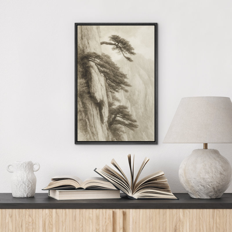 «Pine Trees on Cliffside», art mural - Paysage monochrome de style chinois, décor encadré de montagne brumeuse pour un décor zen ou minimaliste