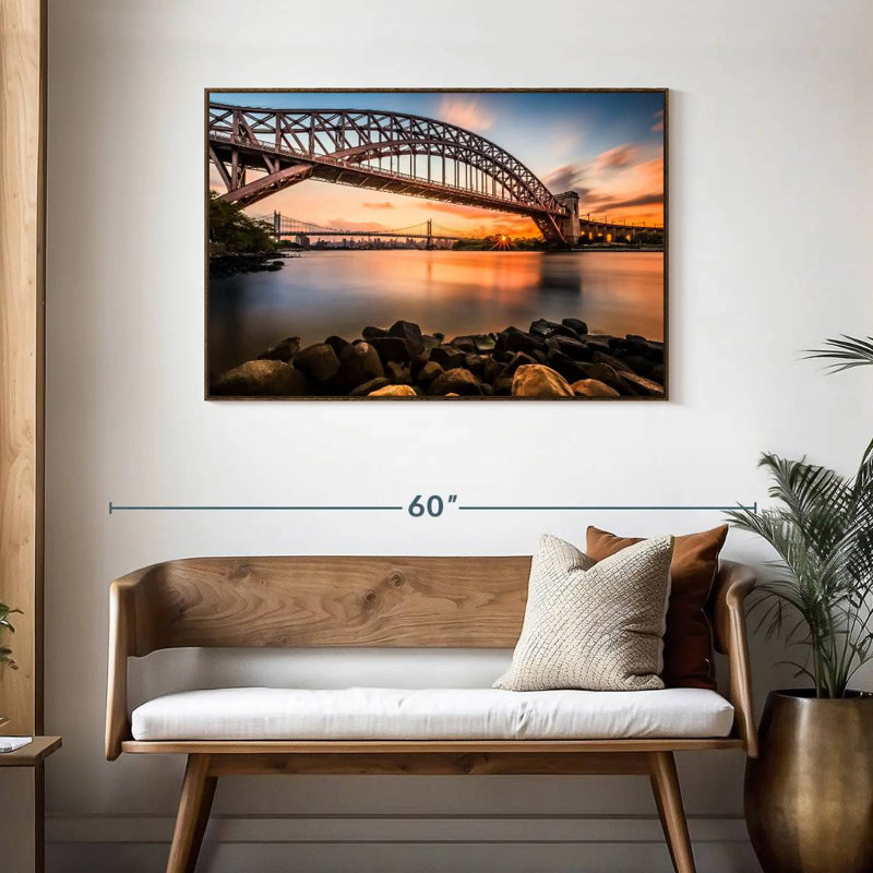 Pont Triboro au coucher du soleil, 43 po x 29 po, Cadre flottant en noyer