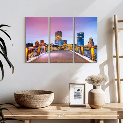 Milwaukee Walkway