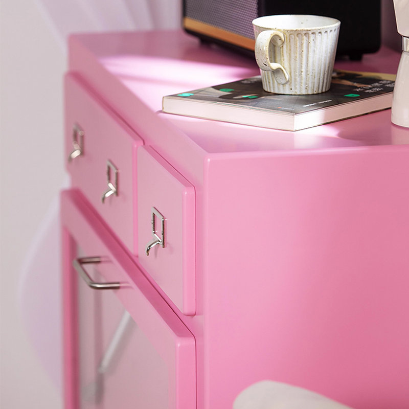 Hillandale, Pink