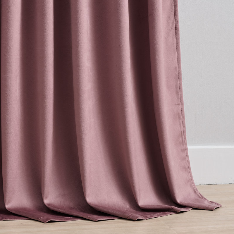 Paire de rideaux obscurcissant en velours de couleur unie Deavion, L 52 po x L 63 po, Rose