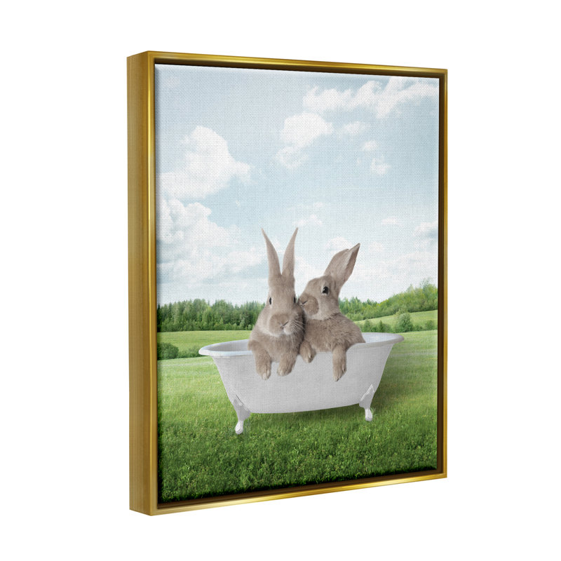 «Bunnies In Tub Landscape», art mural encadré sur toile flottante par lettré et doublé, H 21 po x l 17 po x P 1,7 po, Or