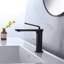 Robinet de lavabo vasque moderne à poignée simple 5 po de hauteur-128729981