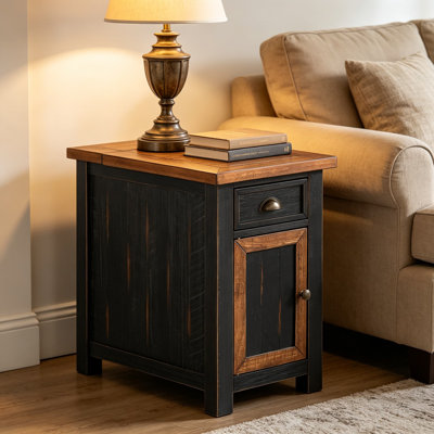 Table de chevet Monterey avec station de charge et rangement, table de bout de style campagnard rustique en noir et miel, table de chevet en bois massif pour le salon ou la chambre à coucher