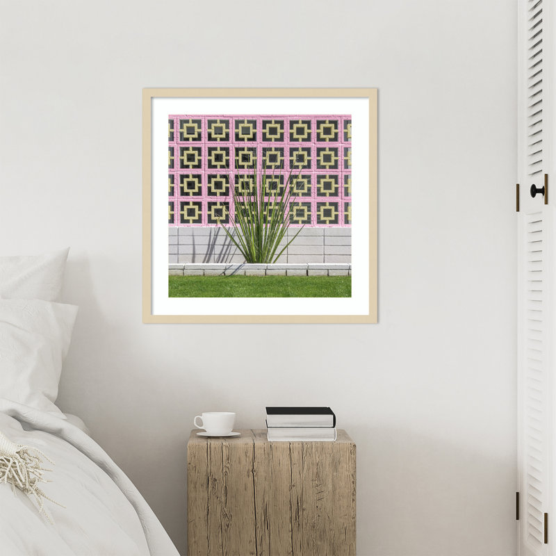 «Mid Century Breeze Block Wall with Cactus» par Cristobal Wood, reproduction d'art encadrée, H 25 po x l 25 po