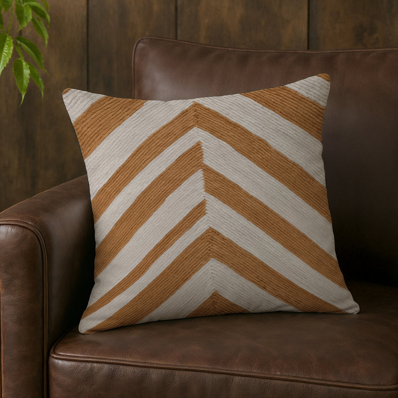 Coussin décoratif intérieur et extérieur à rayures diagonales, Caramel / gris pâle, Carré 16 po