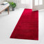 Tapis rouge à poil long Zuniga-950553376